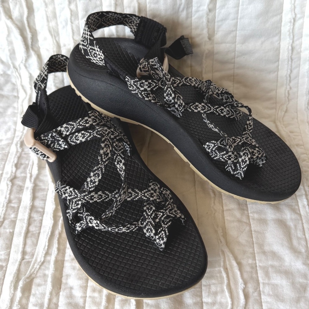 Chaco‎ Z/Cloud X2 Sandal Black White Double Strap Toe Loop Granola Girl Womens 7